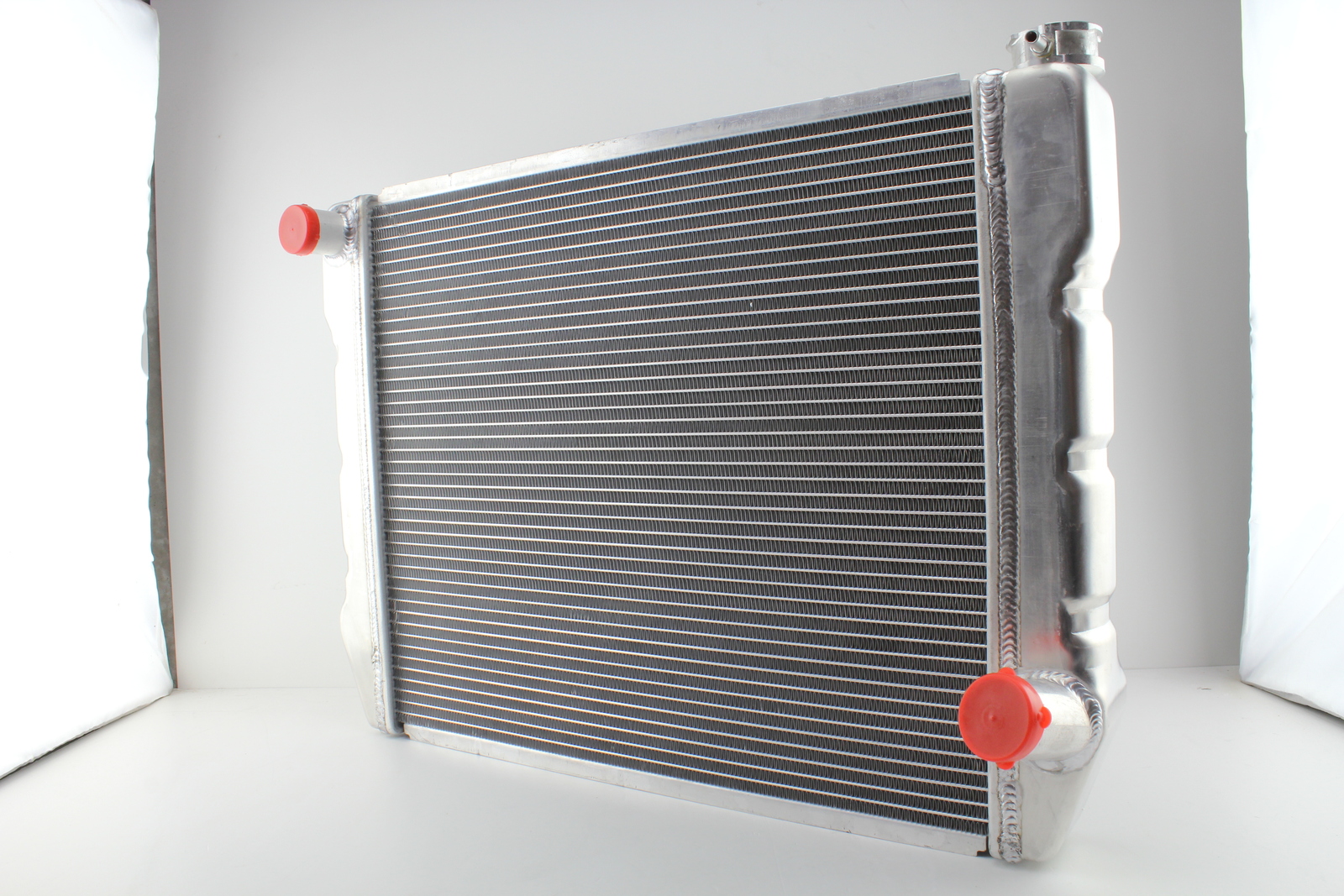 CAL CUSTOM CAL 2024 UNIVERSAL ALUMINIUM RADIATOR CHEVY V8 STYLE 19 X   CAL 2024 